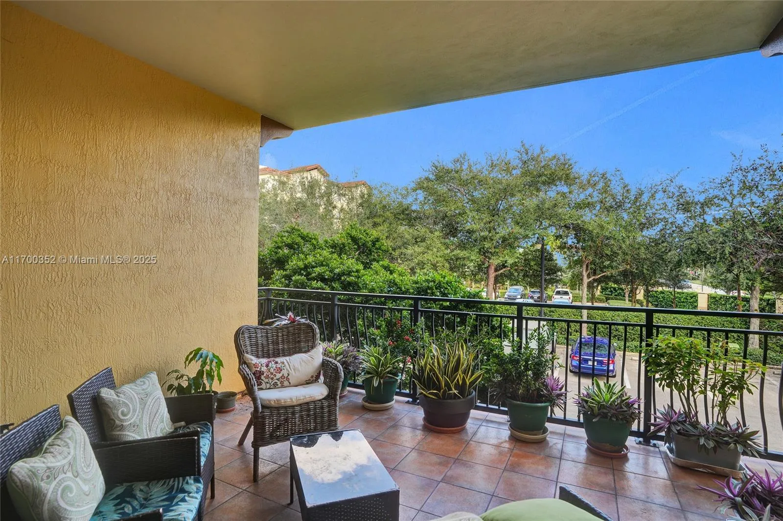 Weston, Florida 33331, United States, 2 Bedrooms Bedrooms, ,3 BathroomsBathrooms,Residential,Pending,30011