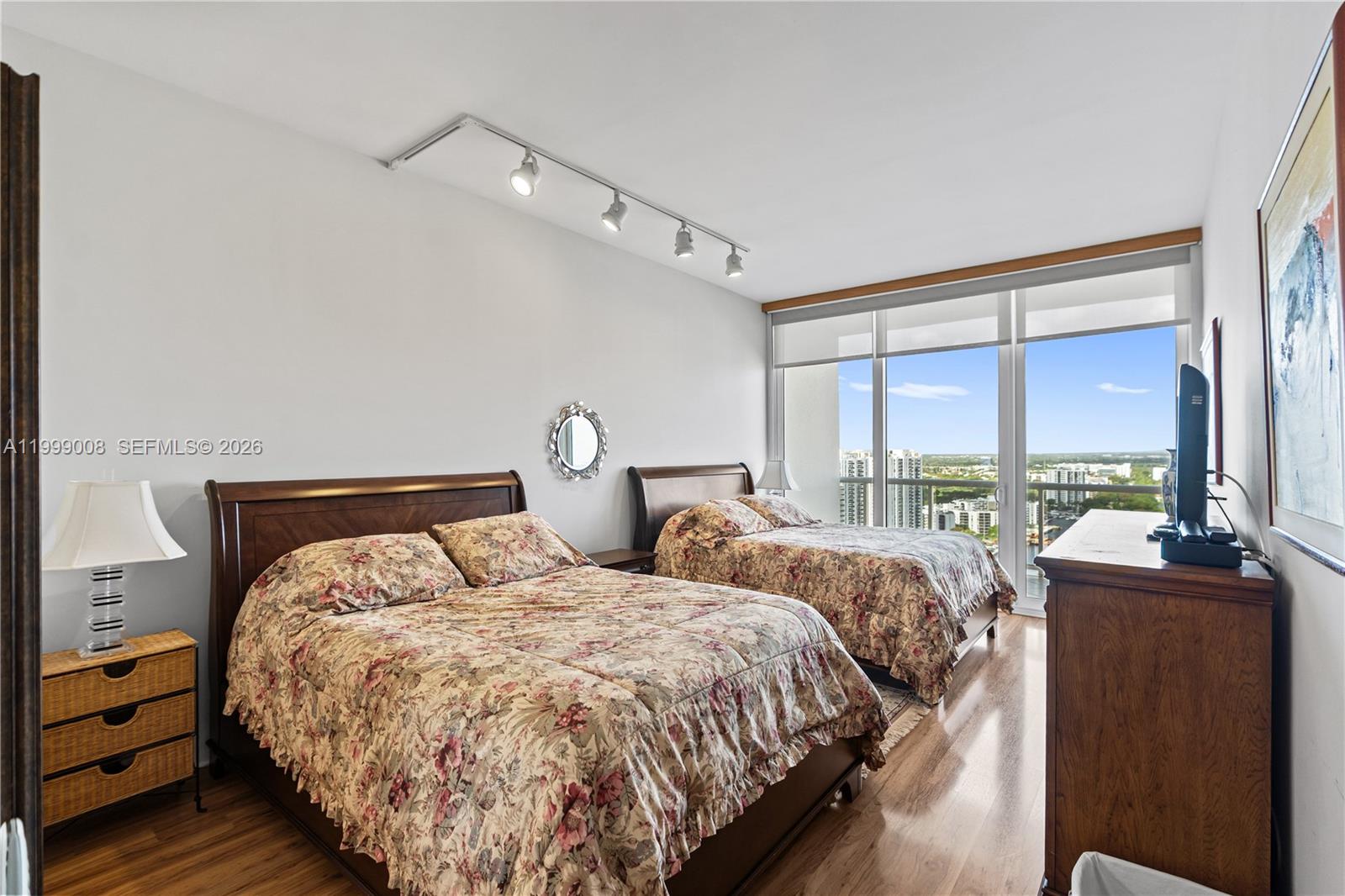 ONE ISLAND PLACE - Residential