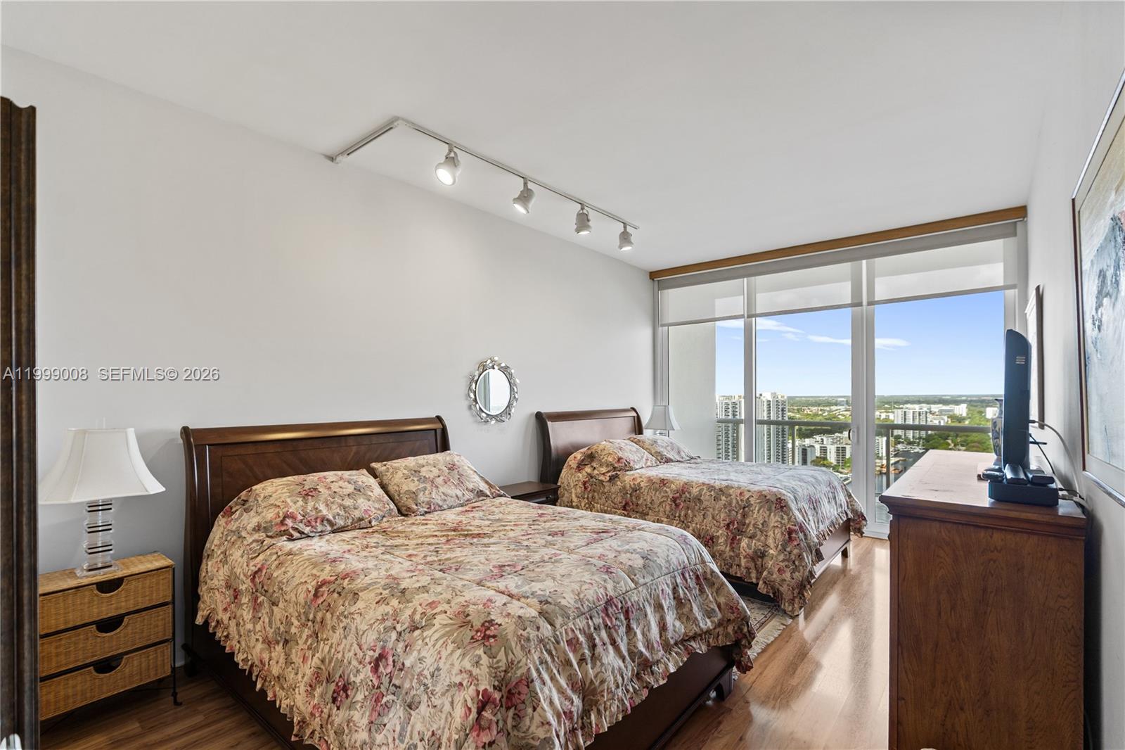 ONE ISLAND PLACE - Residential