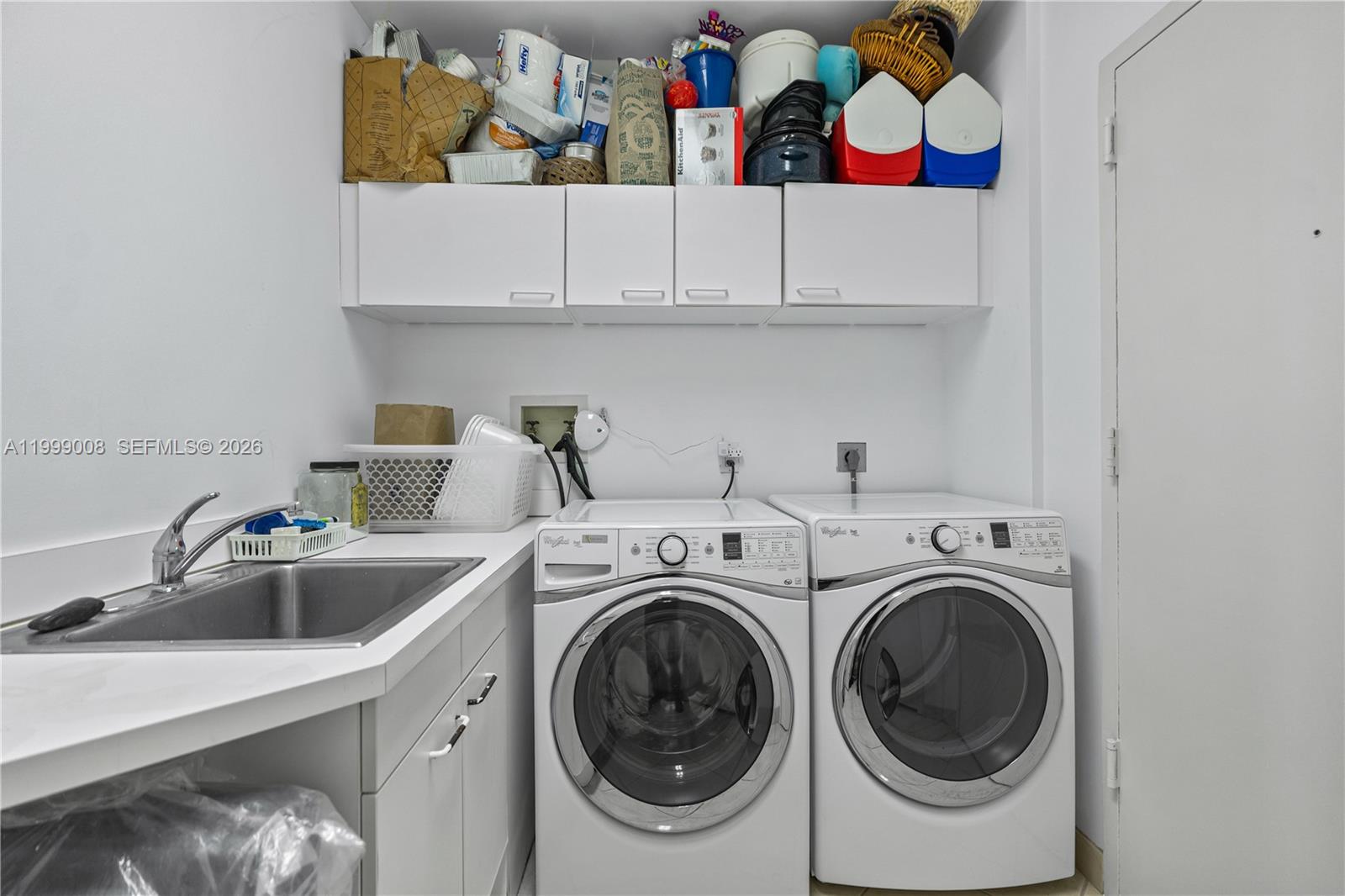 ONE ISLAND PLACE - Residential