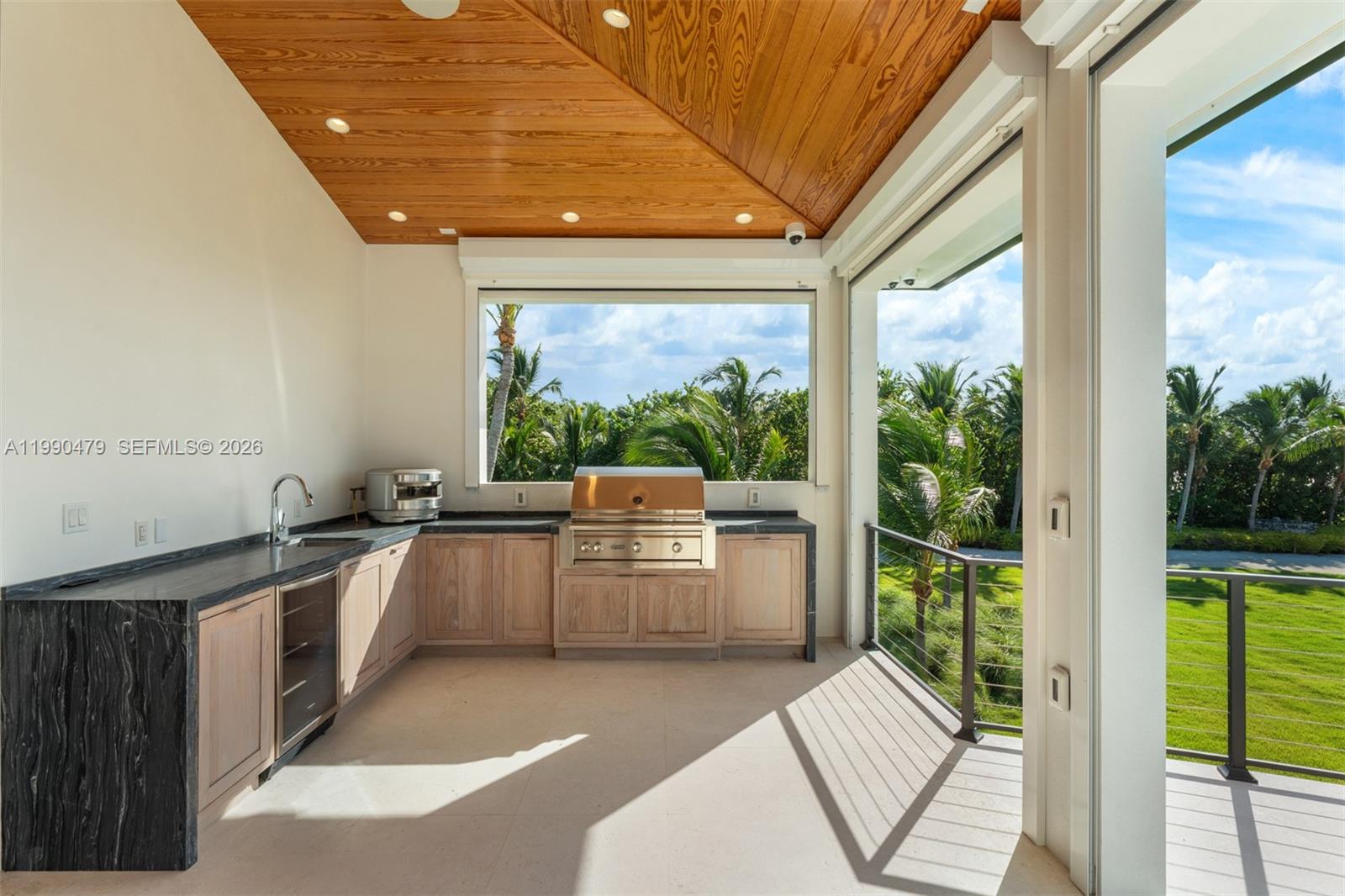 PLANTATION BEACH - Residential