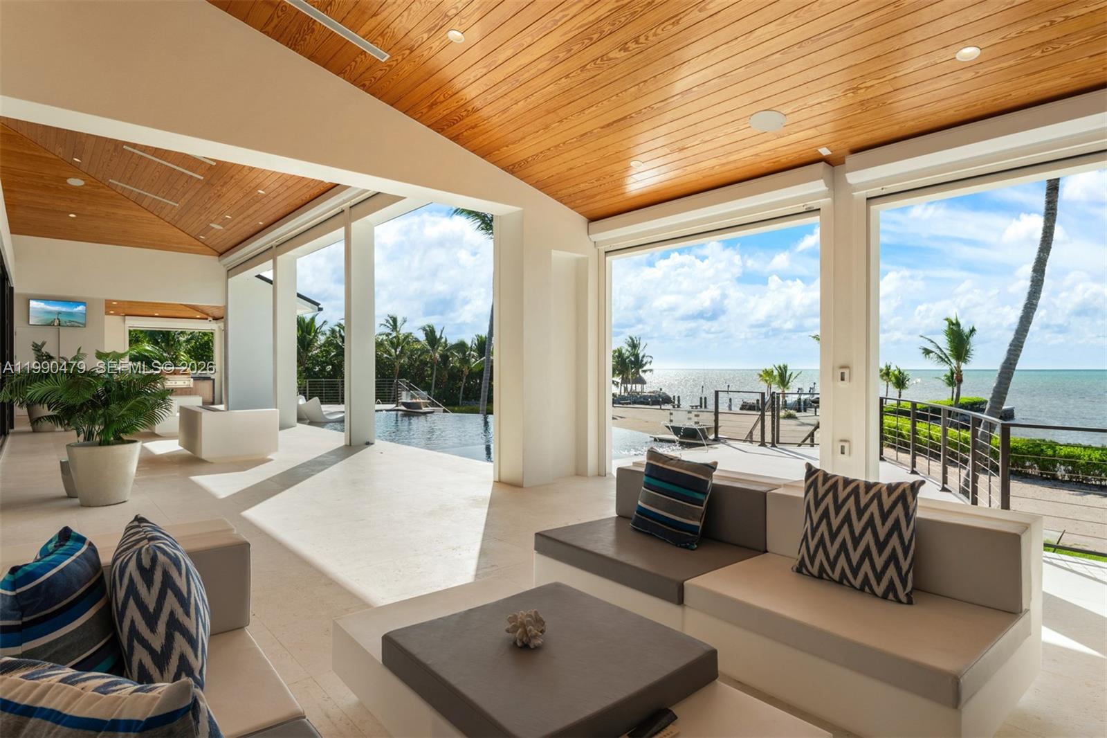 PLANTATION BEACH - Residential