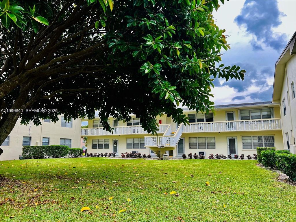 Photo of 316 N Camden N #316, West Palm Beach, FL 33417 (MLS # A11949840)