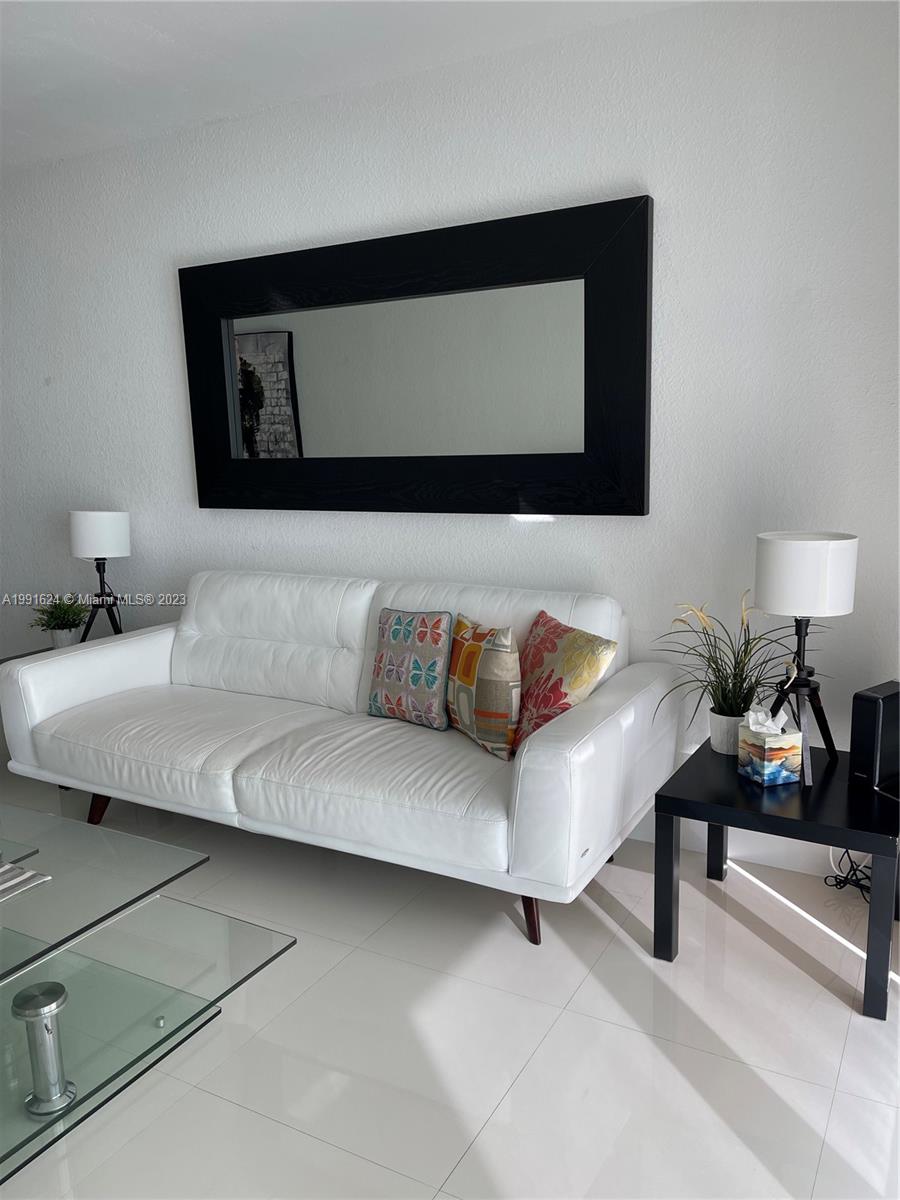 TIDES ON HOLLYWOOD BEACH - Residential Lease