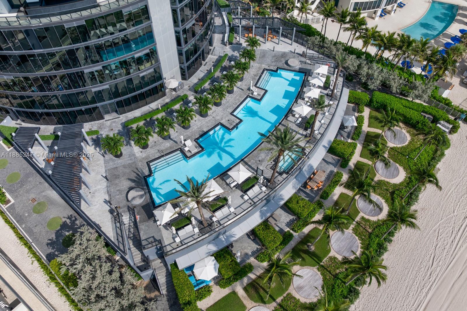 18555 COLLINS AVENUE COND - Residential