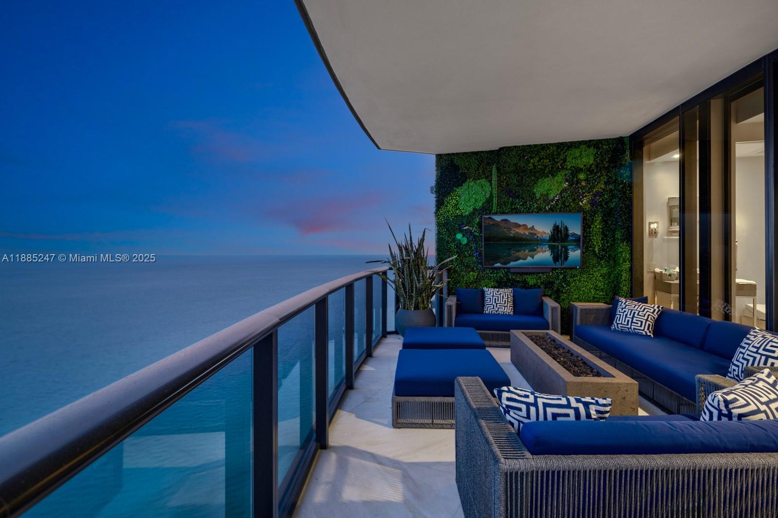 18555 COLLINS AVENUE COND - Residential