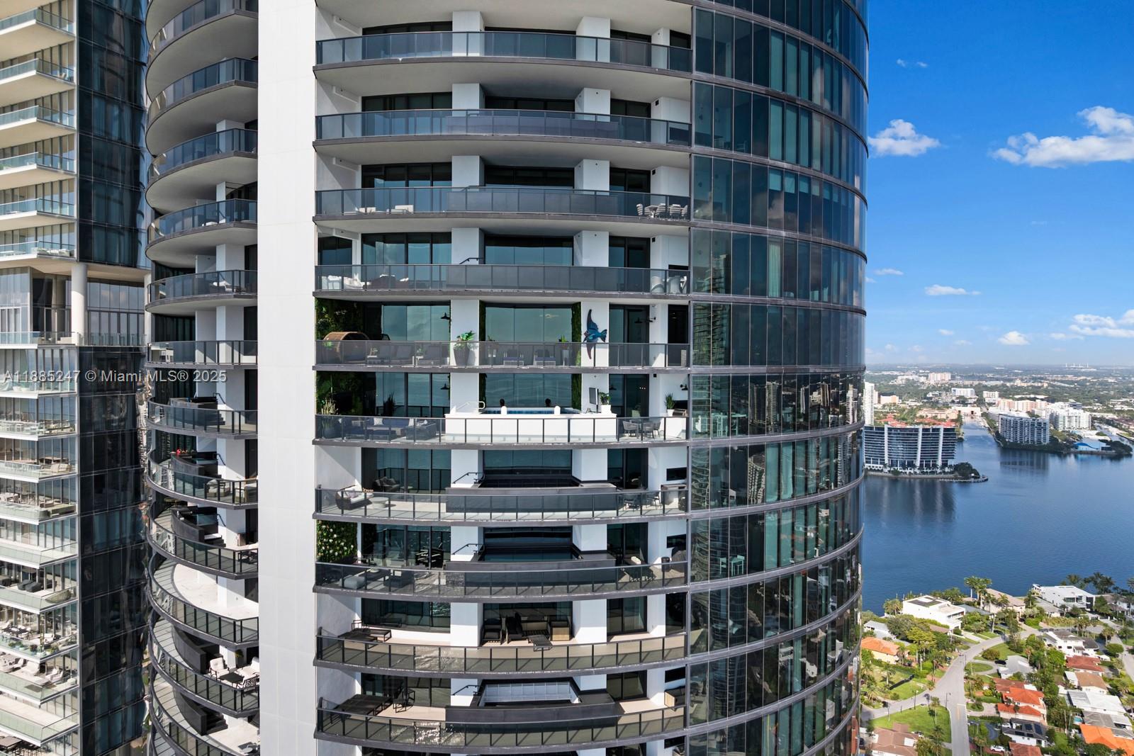 18555 COLLINS AVENUE COND - Residential