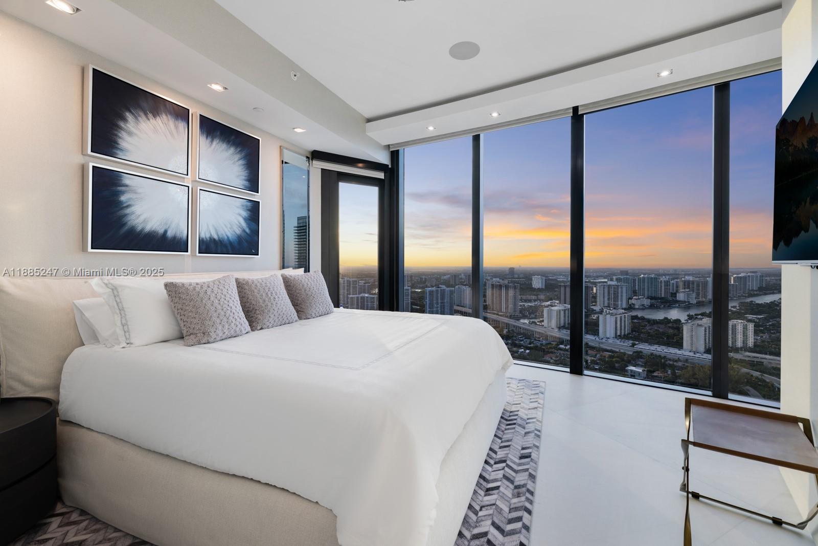 18555 COLLINS AVENUE COND - Residential