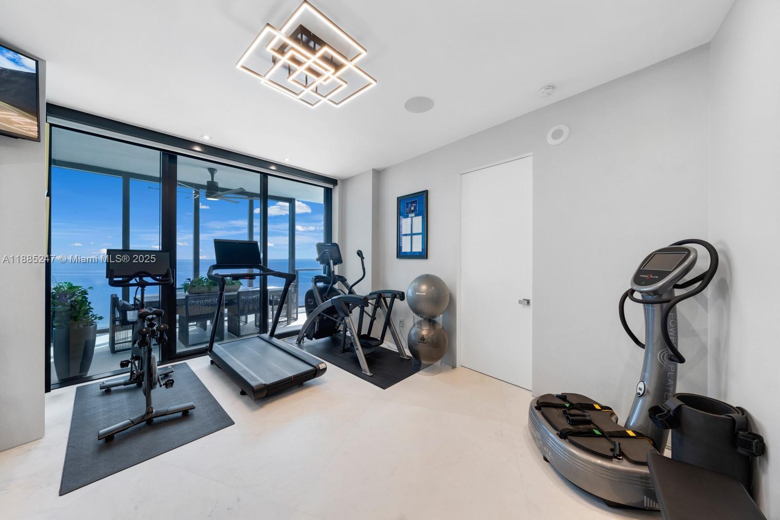 18555 COLLINS AVENUE COND - Residential