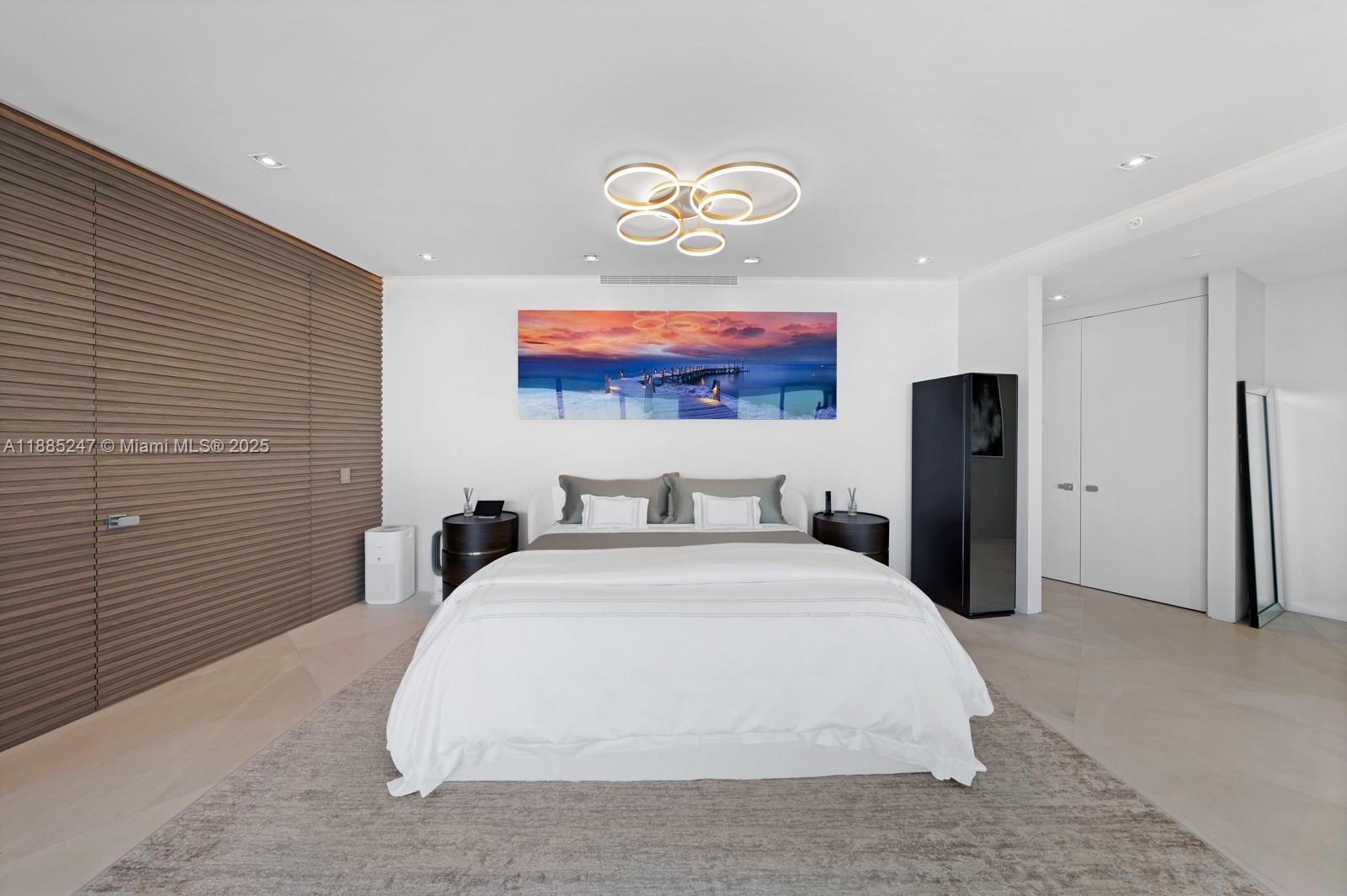 18555 COLLINS AVENUE COND - Residential