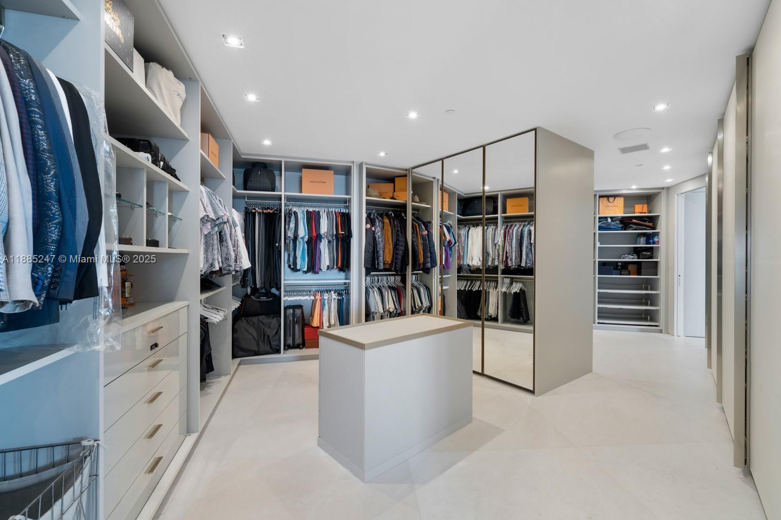 18555 COLLINS AVENUE COND - Residential
