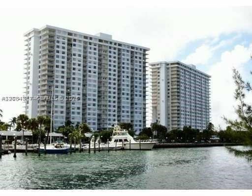 300 NE Bayview Dr 501