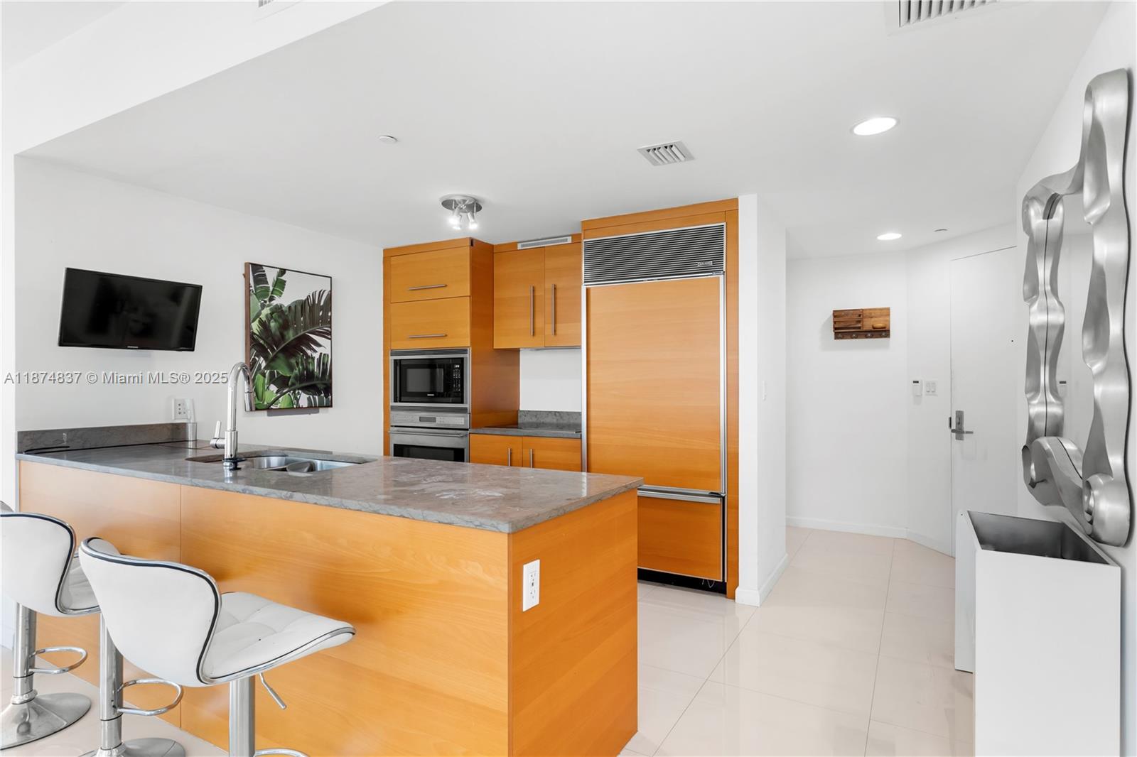 ICONBRICKELL CONDO NO 1 - Residential