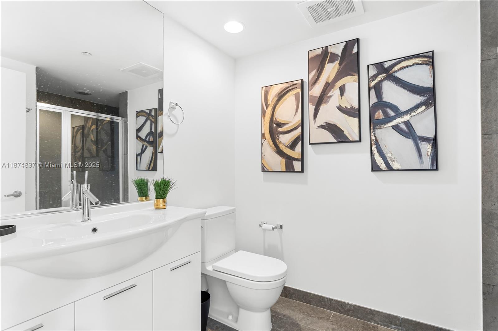 ICONBRICKELL CONDO NO 1 - Residential