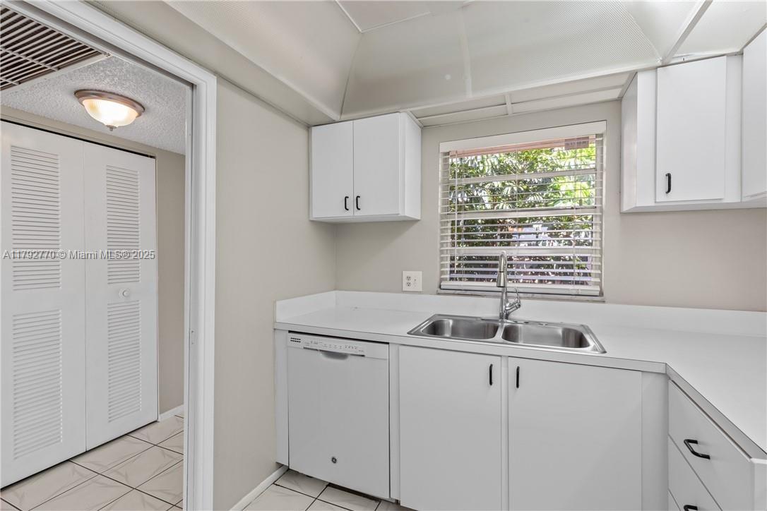 9470 Live Oak Pl 304