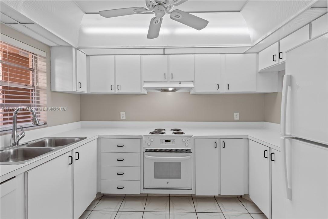 Property for Sale at 9470 Live Oak Pl 304, Davie, Broward County, Florida - Bedrooms: 2 
Bathrooms: 2  - $189,000