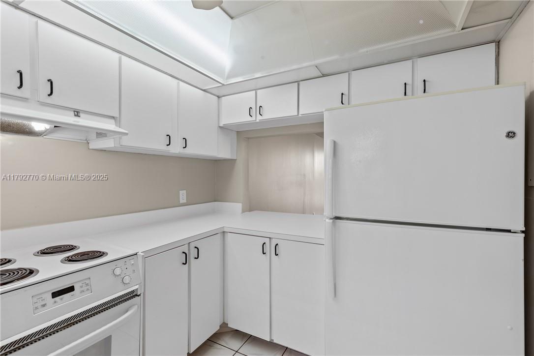 9470 Live Oak Pl 304