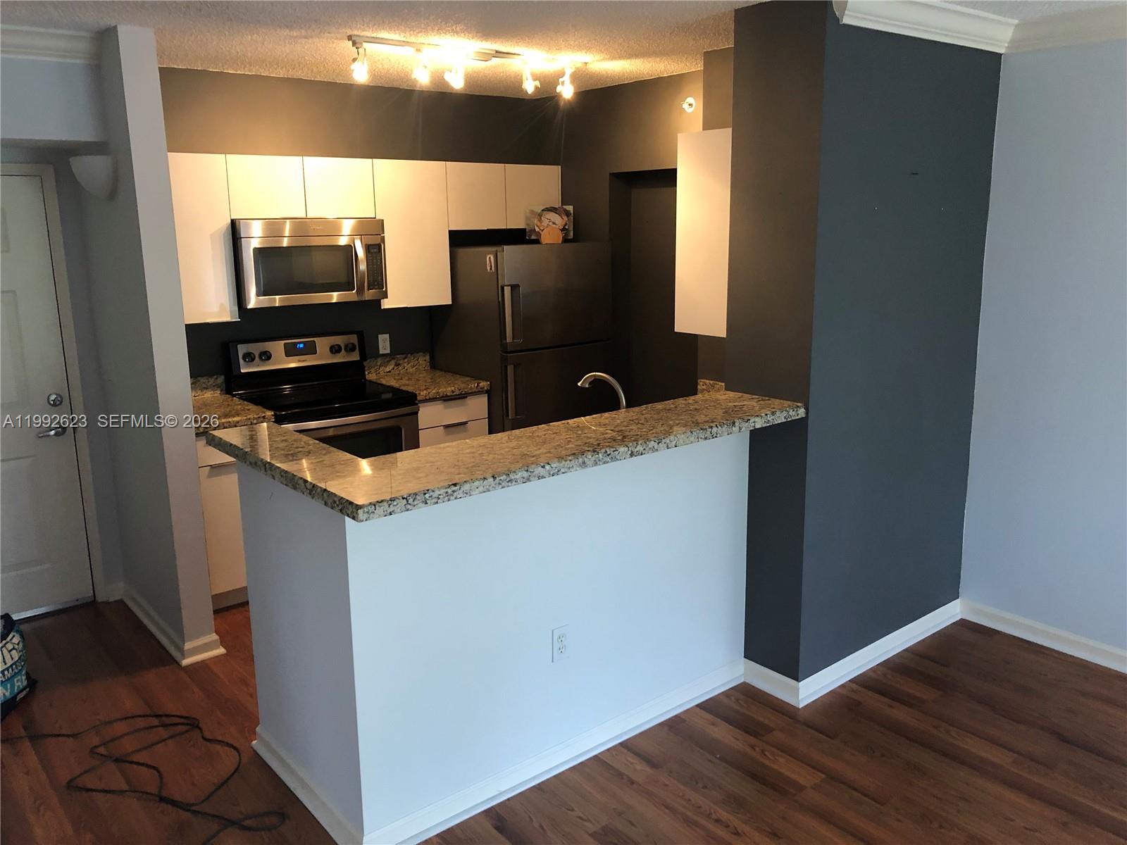 1900 Van Buren St 411B