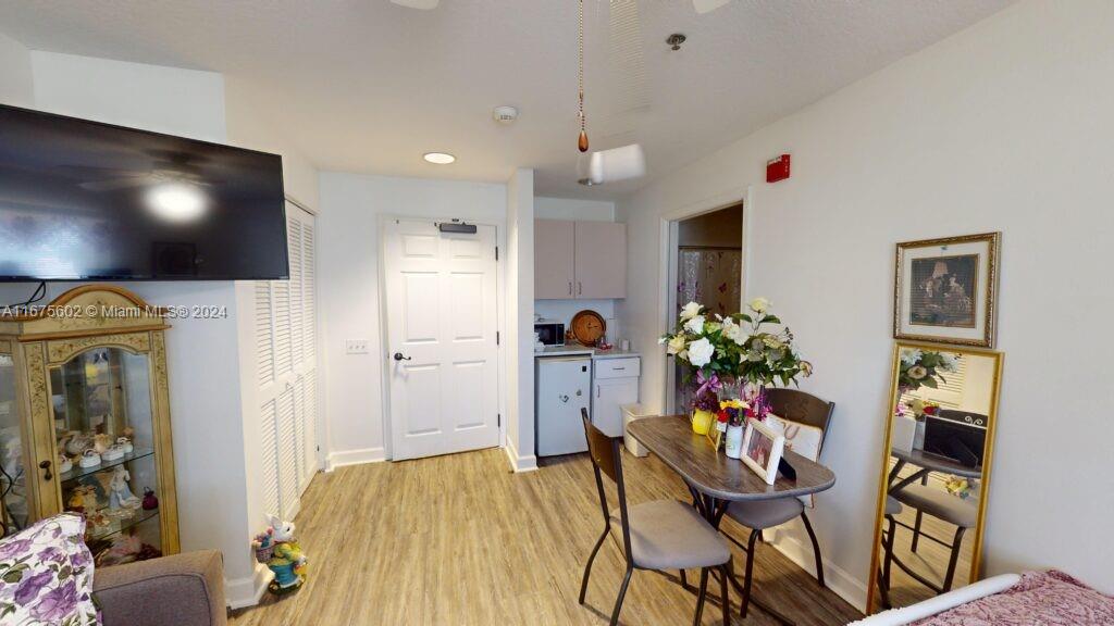 12 E Grove Ave