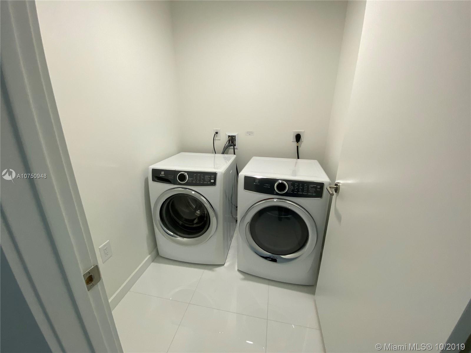 Paramount Miami Worldcente - Residential Lease