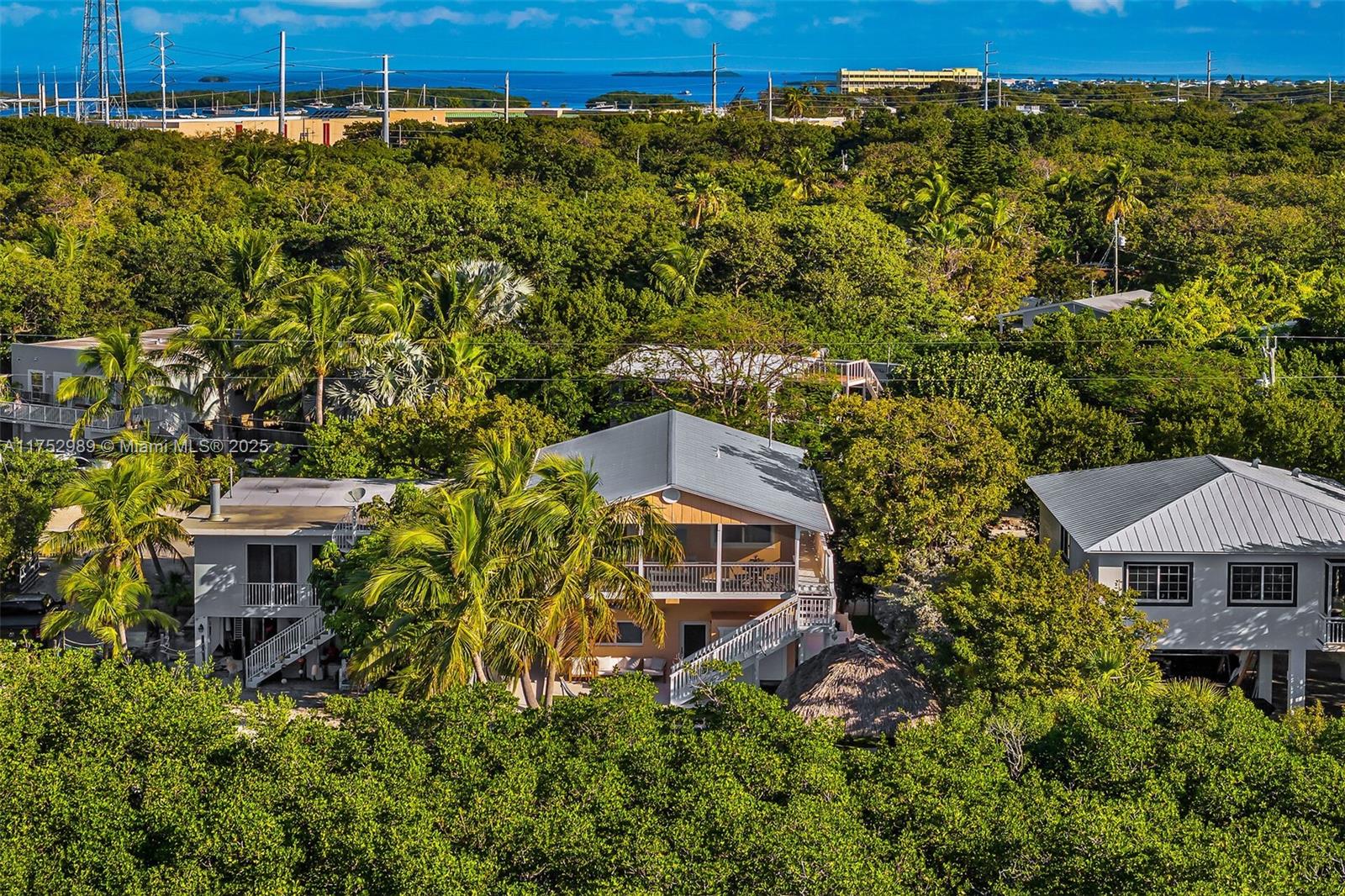 LARGO BEACH - Residential