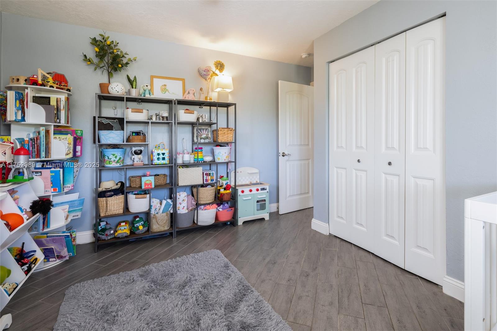 LARGO BEACH - Residential