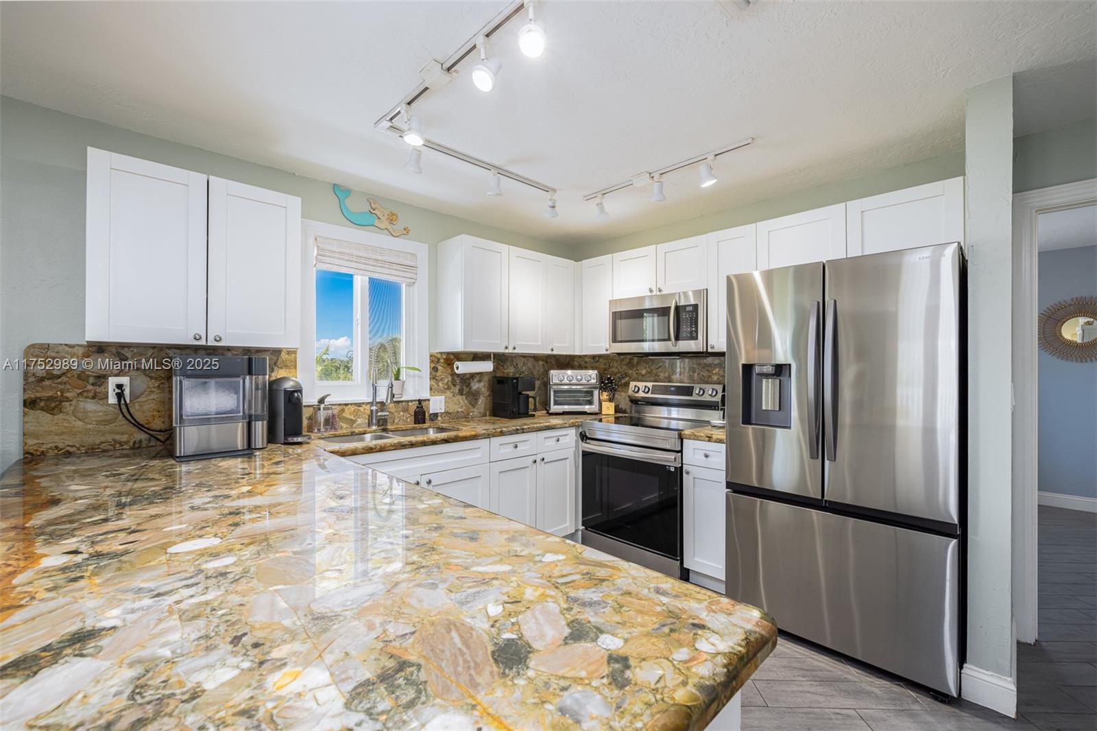 LARGO BEACH - Residential