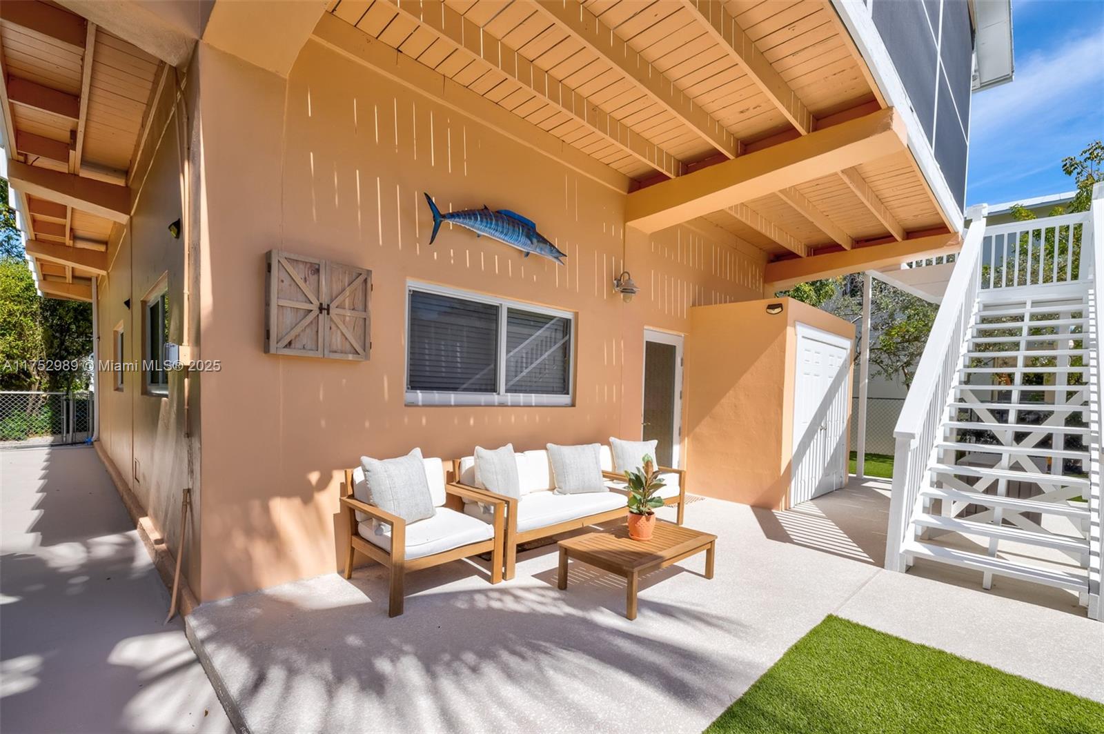 LARGO BEACH - Residential