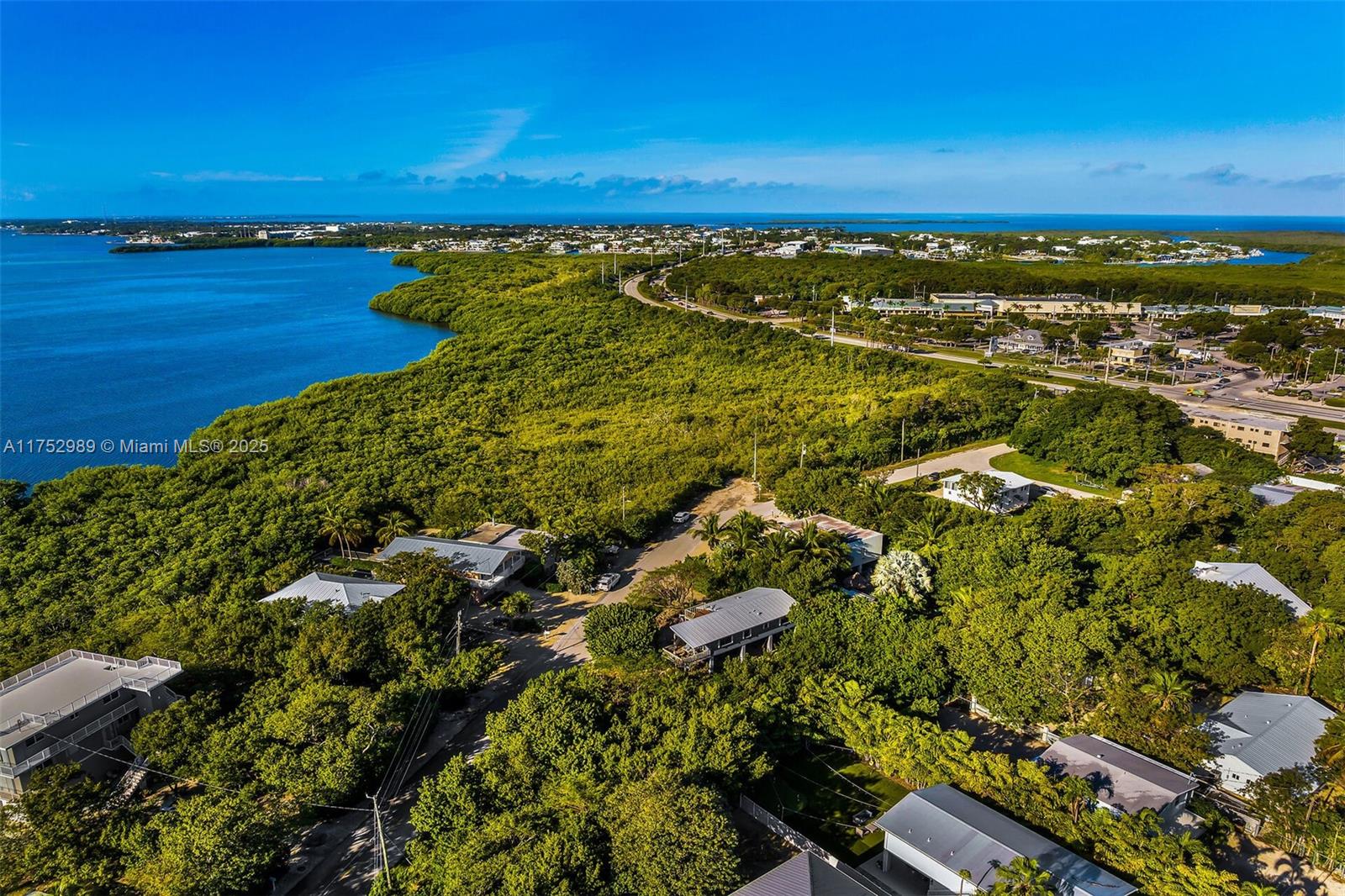 LARGO BEACH - Residential