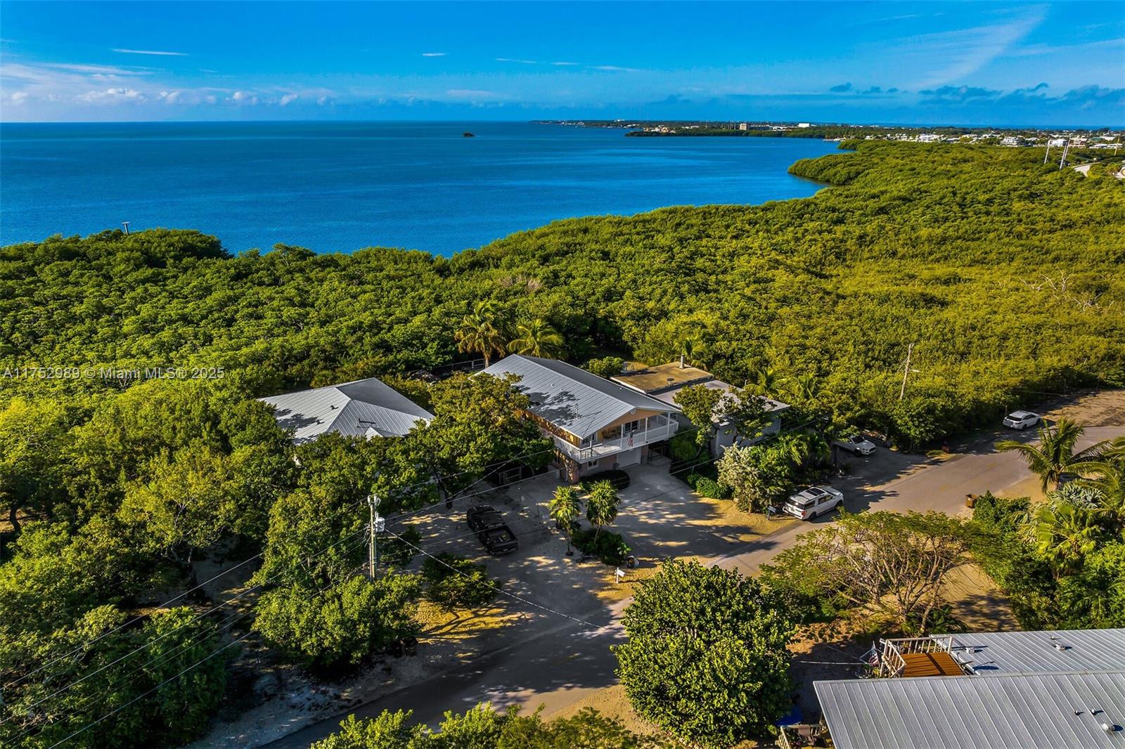 LARGO BEACH - Residential