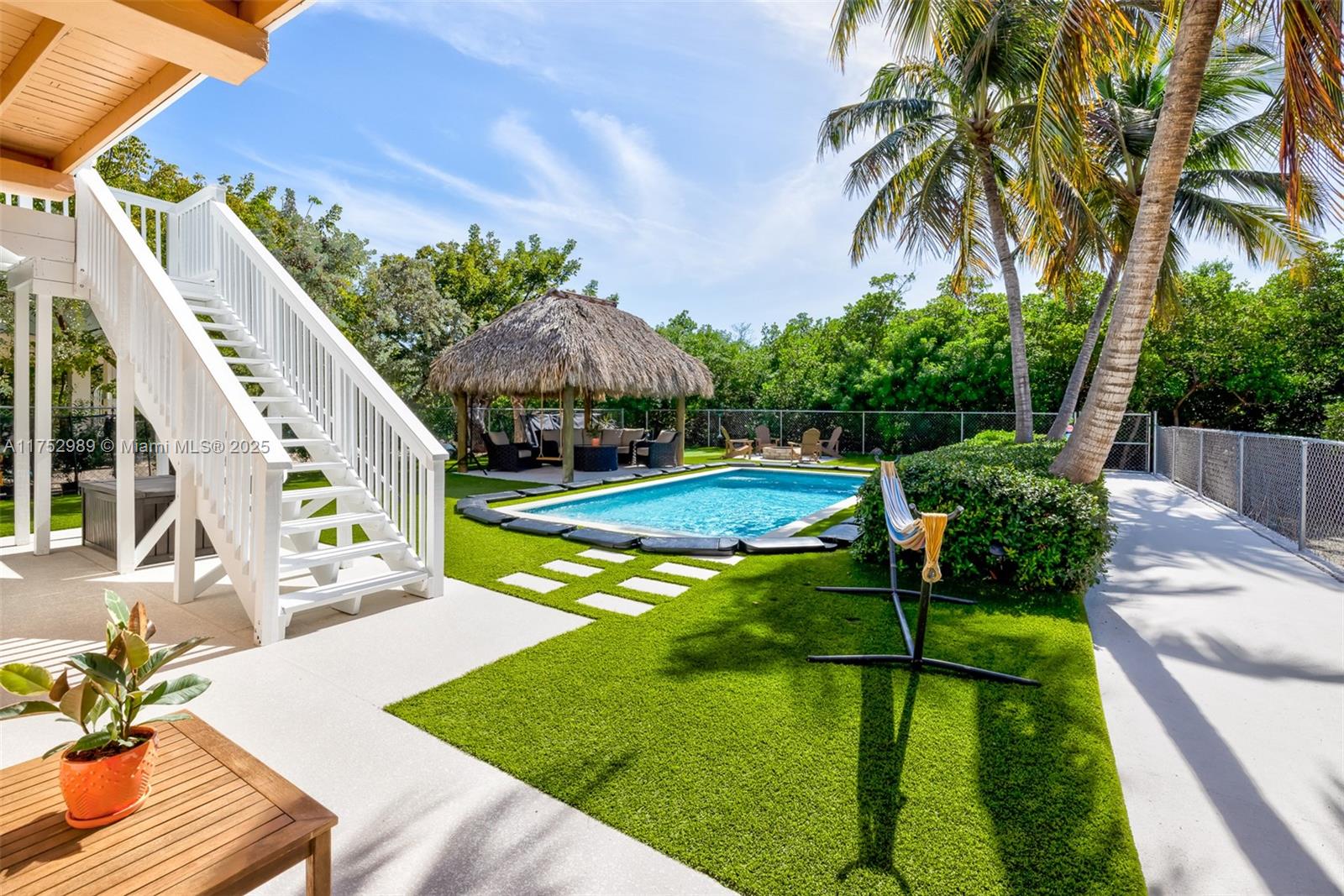 LARGO BEACH - Residential