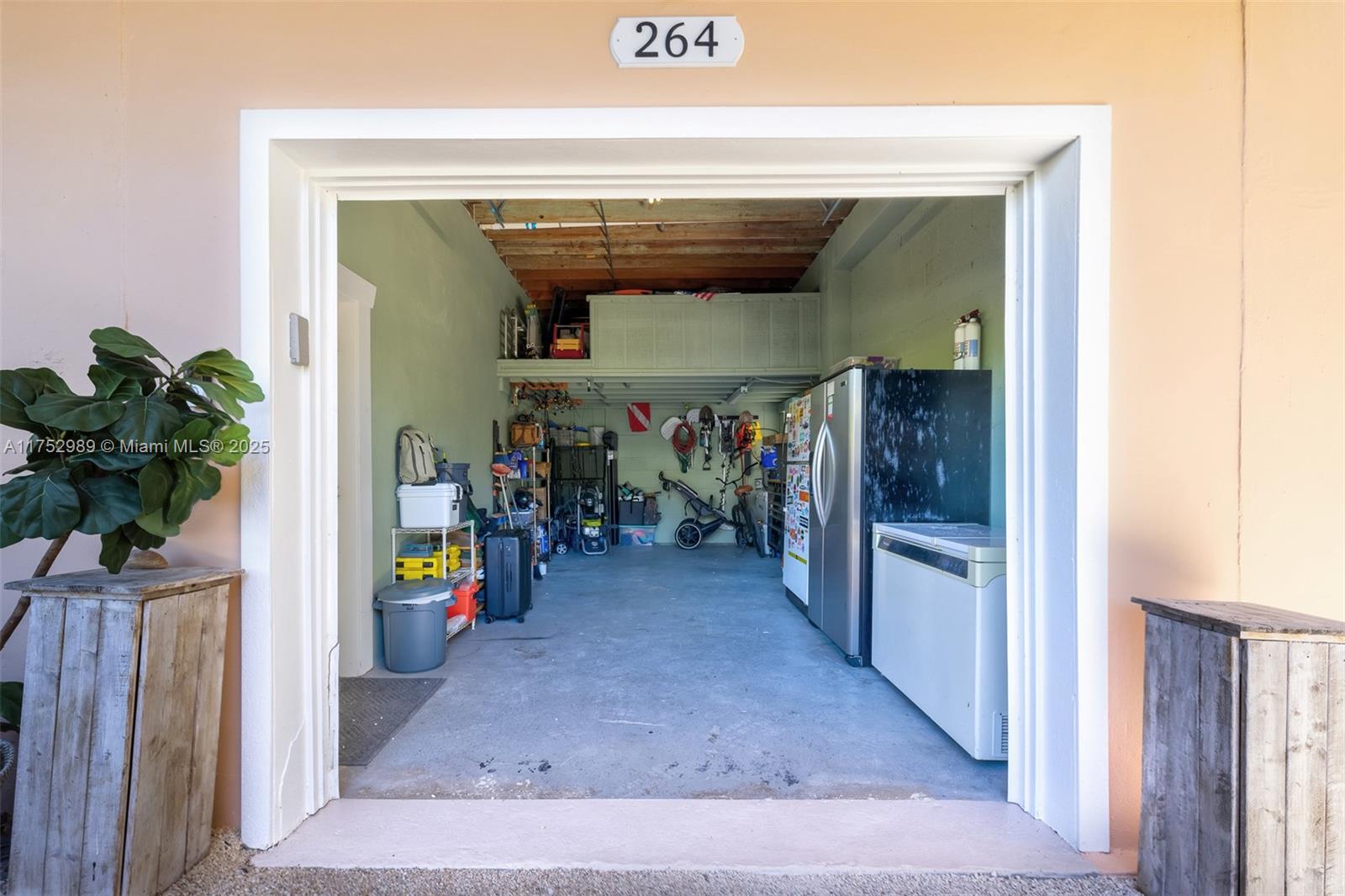 LARGO BEACH - Residential