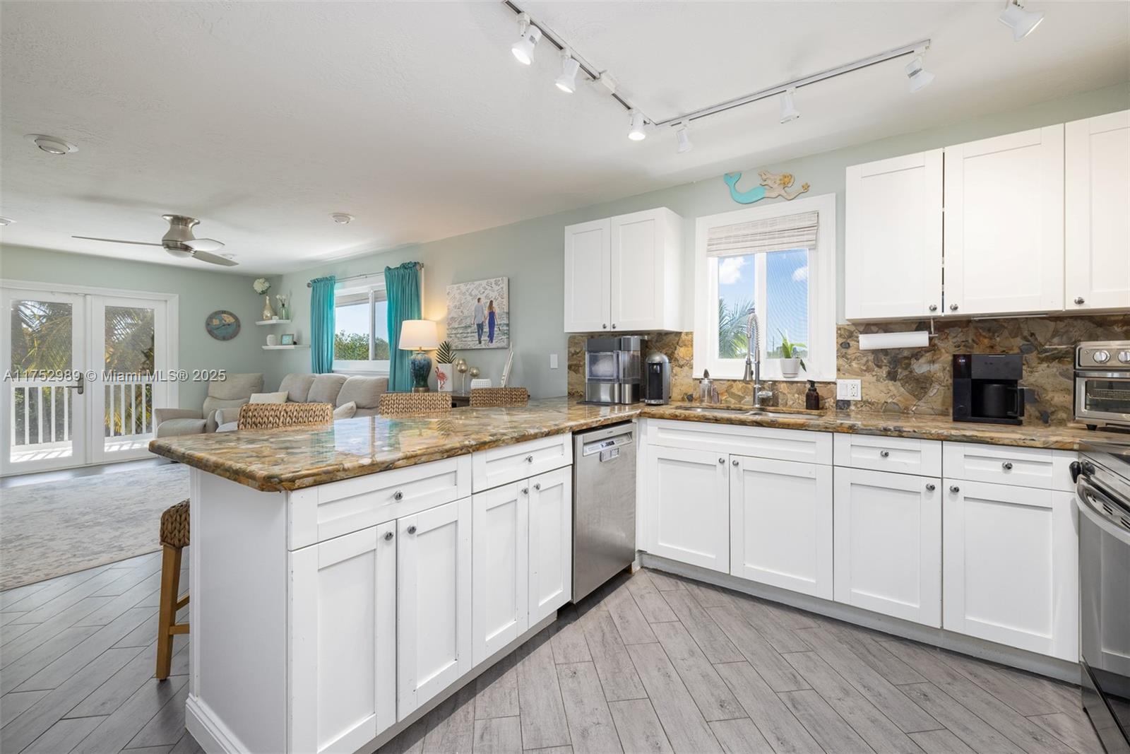 LARGO BEACH - Residential