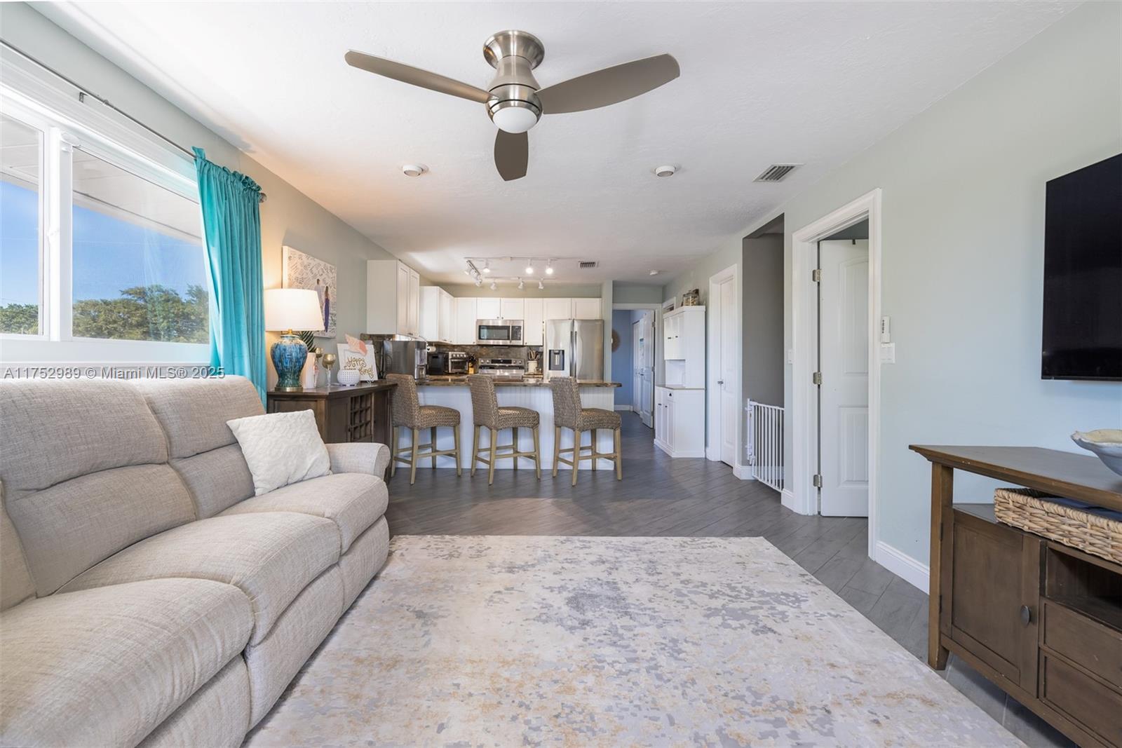 LARGO BEACH - Residential