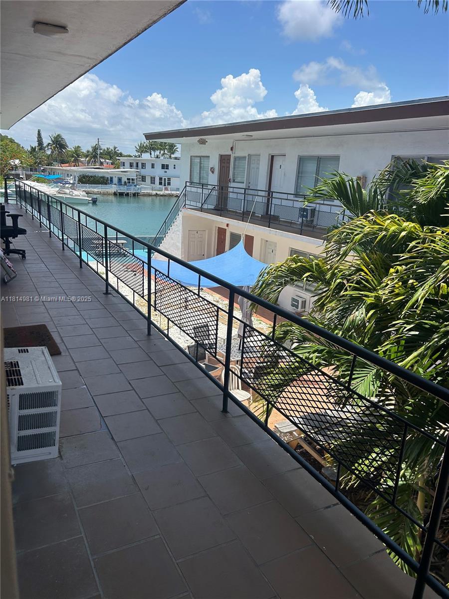 8210 Byron Ave 15, Miami Beach, Miami-Dade County, Florida - 1 Bathrooms - 