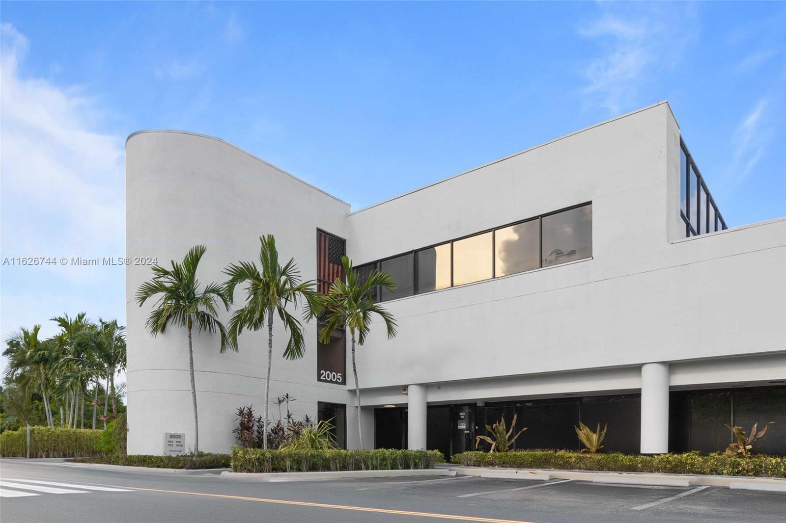 Up to 4212 SF of office space on the second floor of a quiet, garden-style office building on Cypress Creek Blvd. Can be subdivided a variety of ways. See the floor plans in the photos for possible configurations.