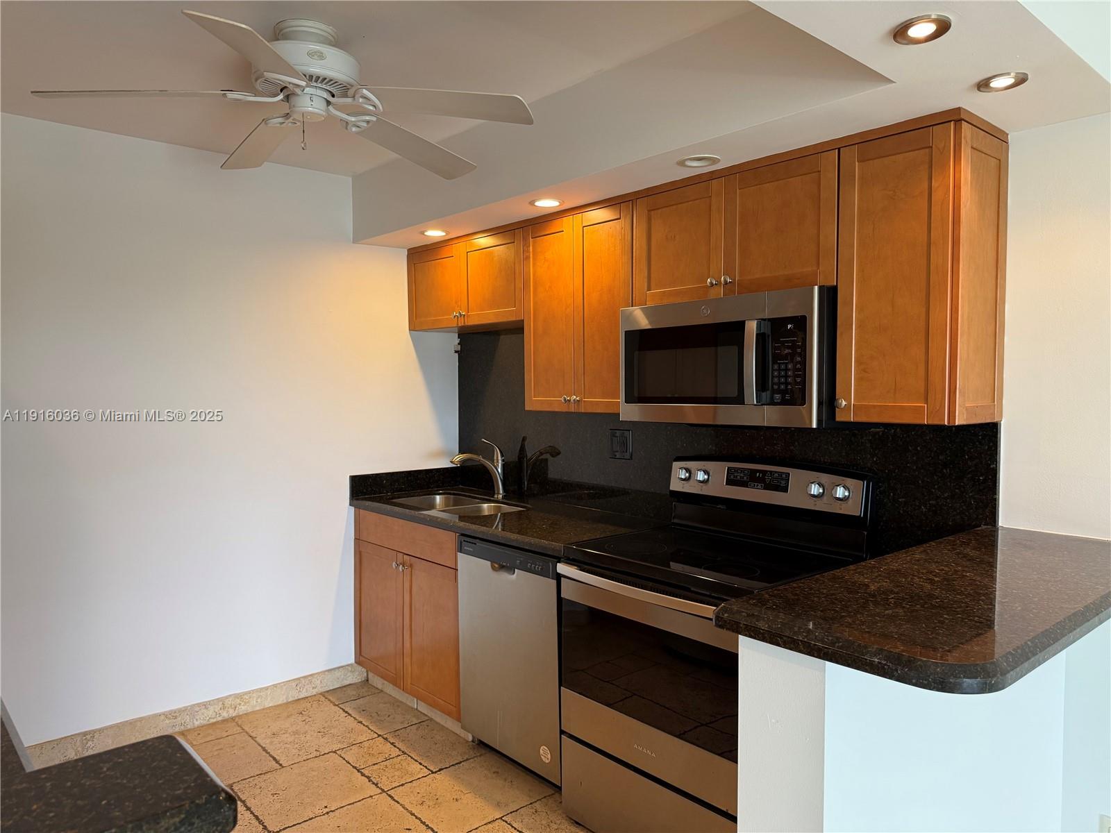 LAUDERDALE TOWER CONDO - Residential Lease