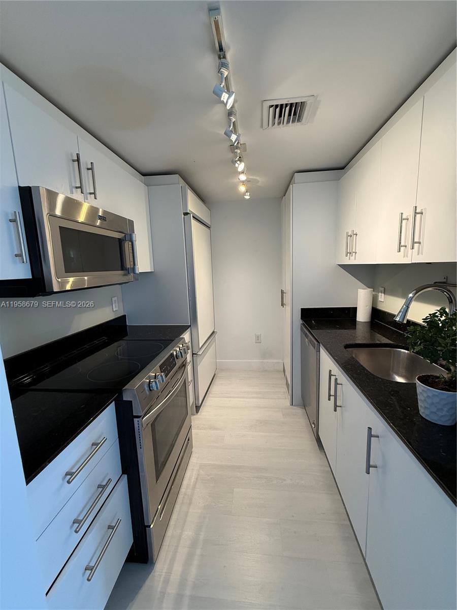 10275 Collins Ave 420