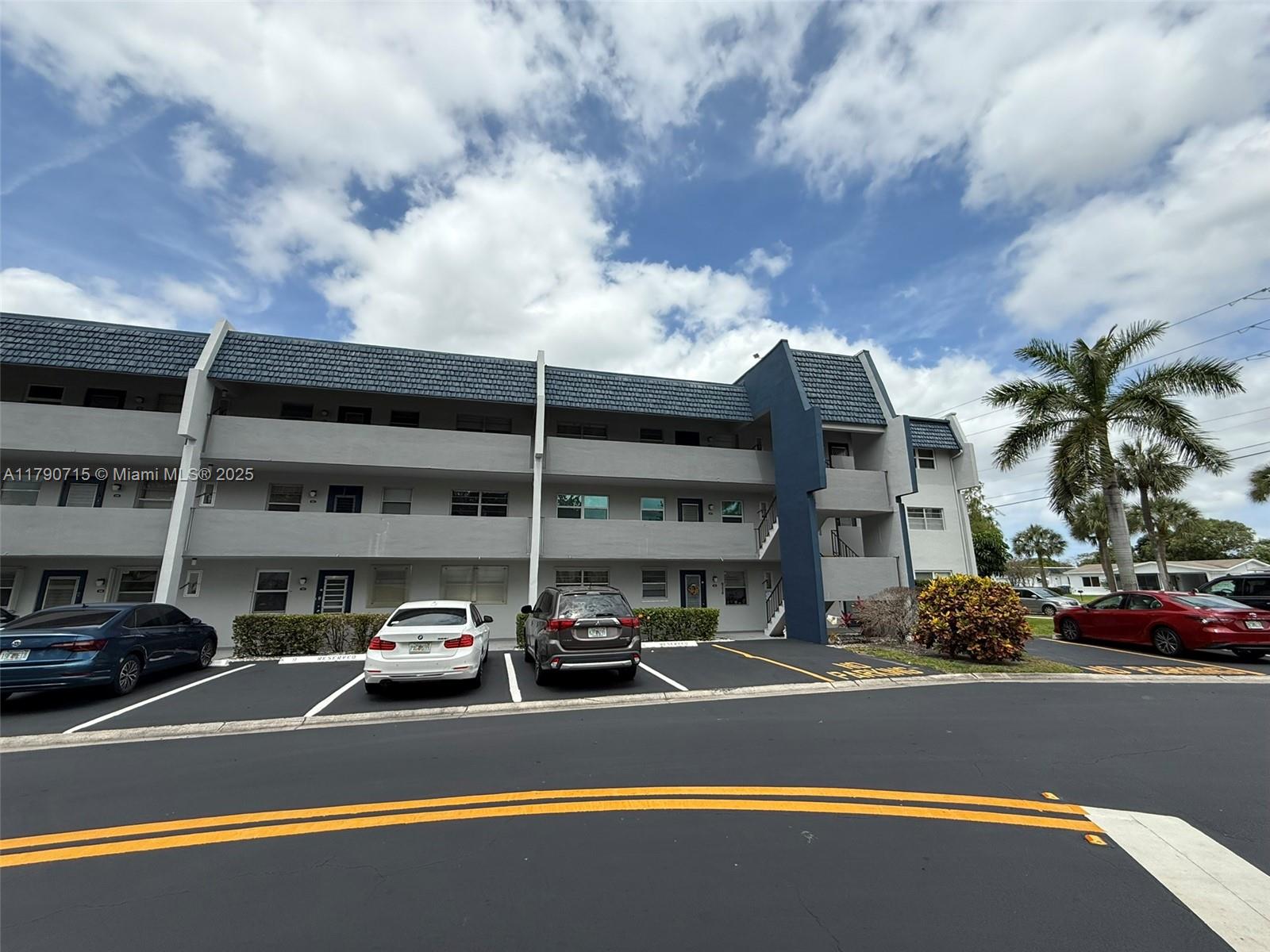 ORIOLE GOLF & TENNIS CLUB - Residential