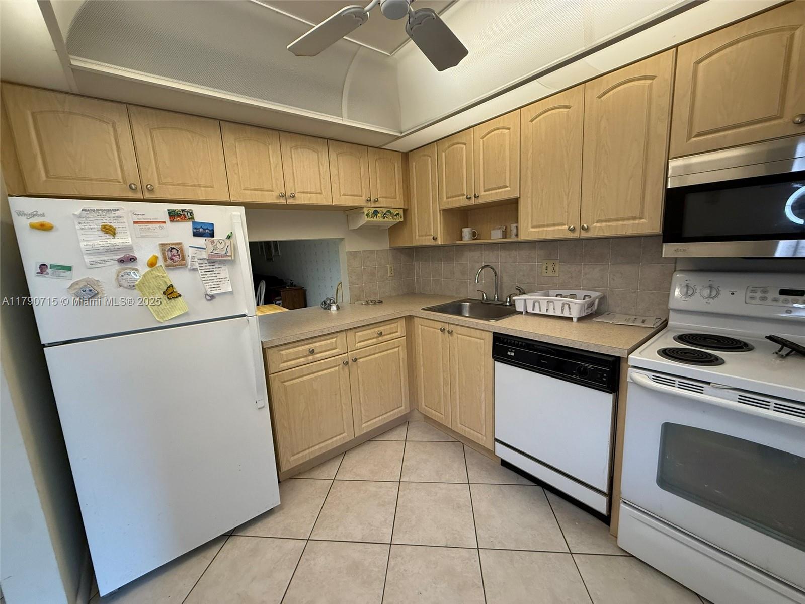 ORIOLE GOLF & TENNIS CLUB - Residential