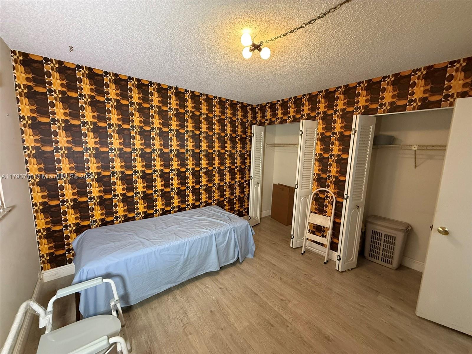 ORIOLE GOLF & TENNIS CLUB - Residential