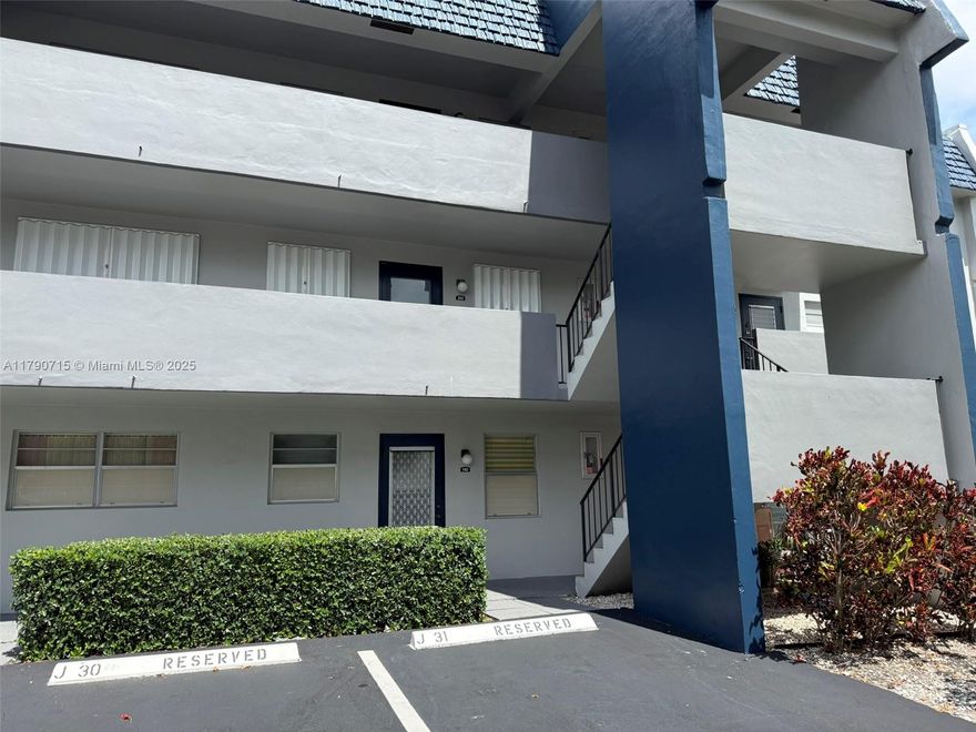 PRICED TO SELL: This is a ground floor unit with golf course views!!! Tucked in along Margate Blvd. this is an active 55+ and golf course community. Large clubhouse with auditorium, pool, gym and additional rooms. Realtors - Please see BROKER COMMENTS. Easy to show. Call/text listing Broker. CASH ONLY CASH ONLY CASH ONLY