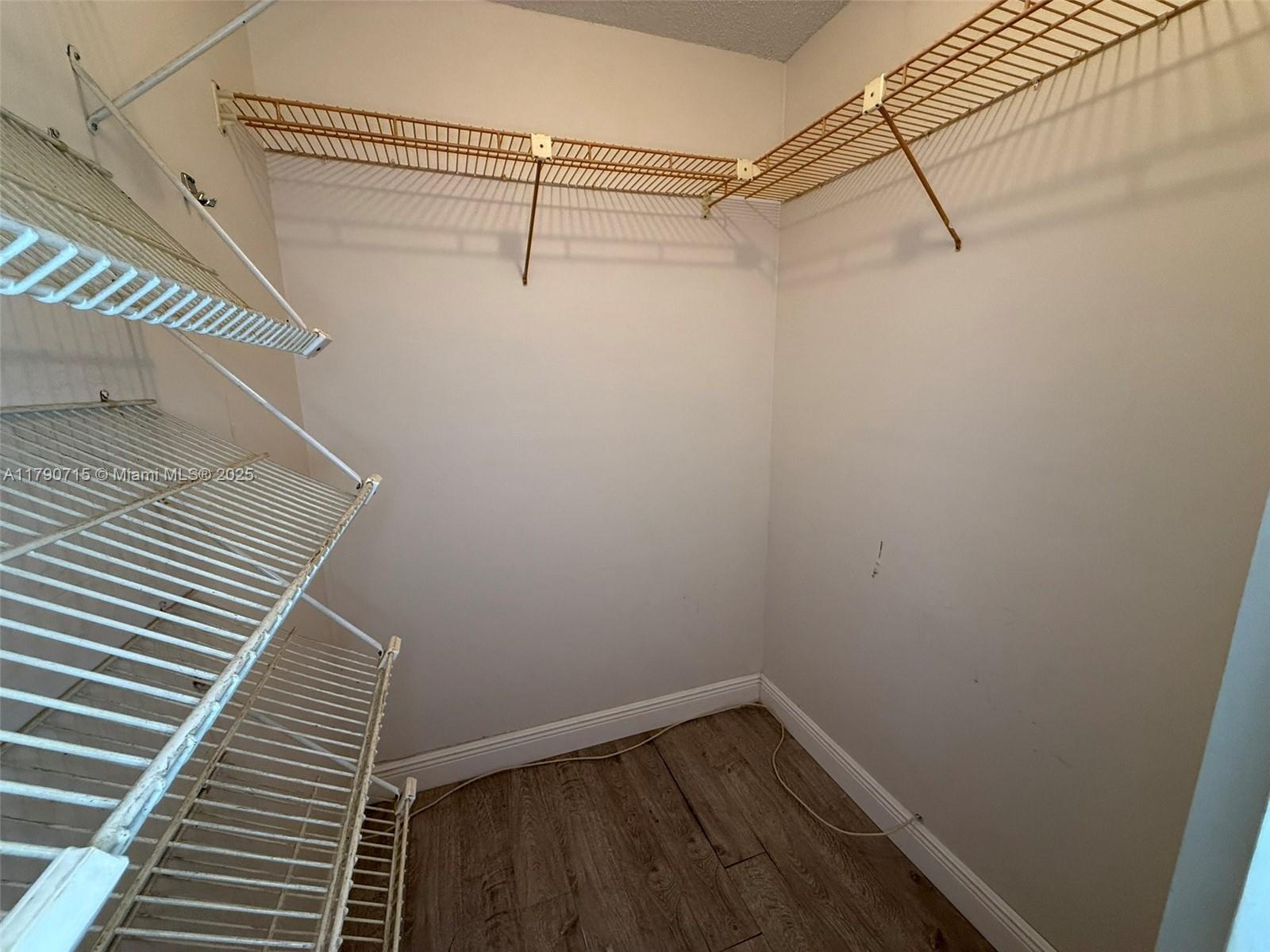 ORIOLE GOLF & TENNIS CLUB - Residential