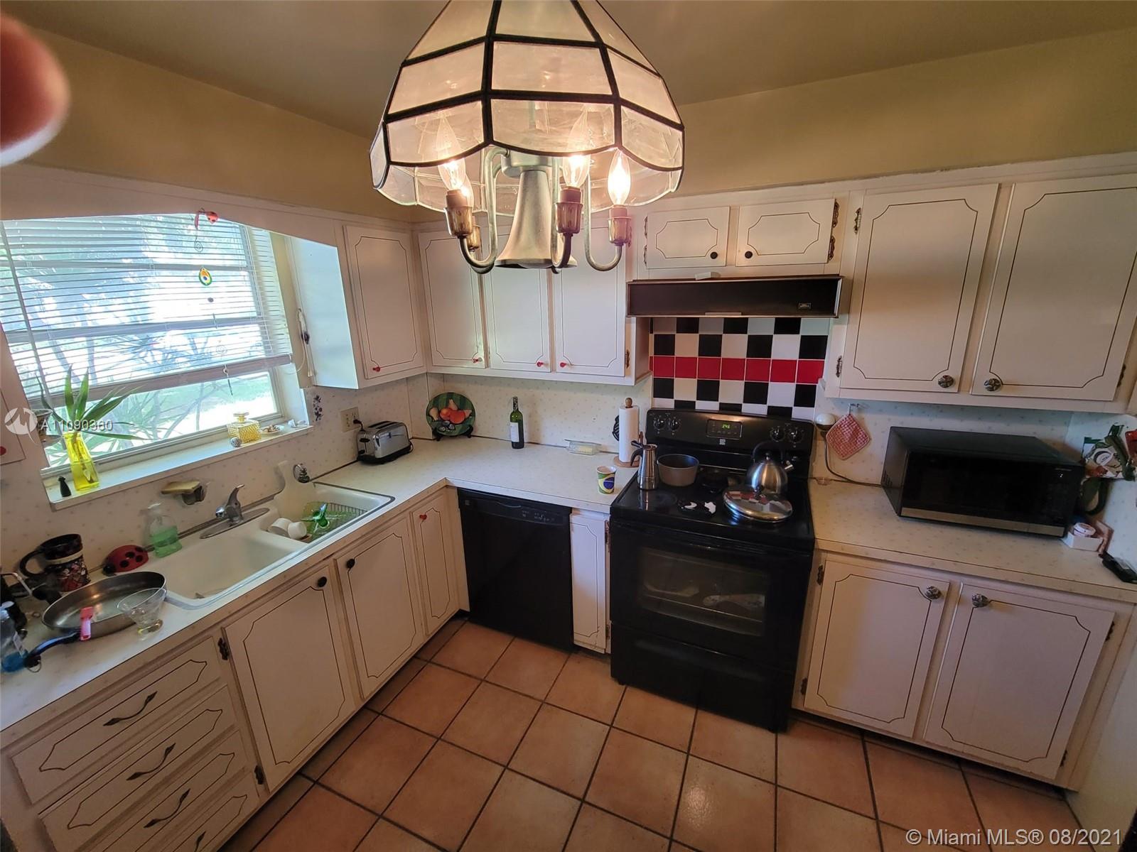 PINETREE CONDO APTS - Residential