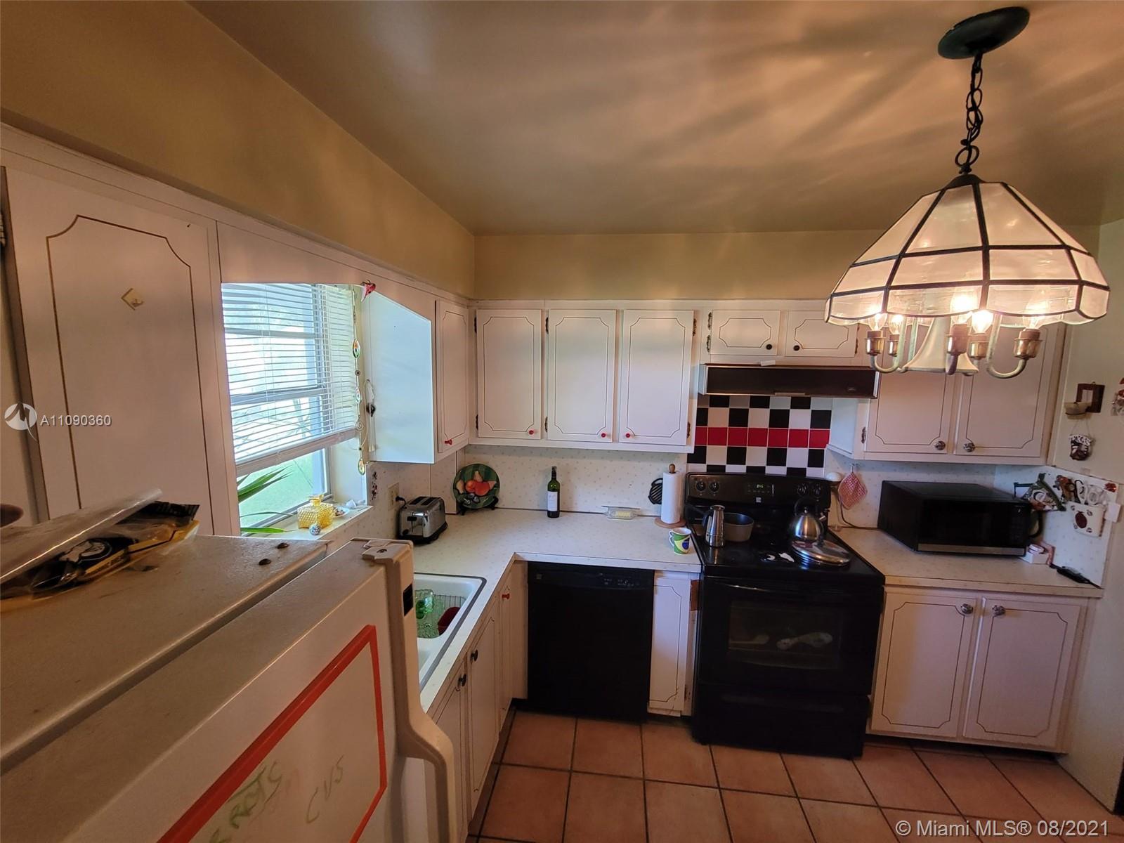 PINETREE CONDO APTS - Residential