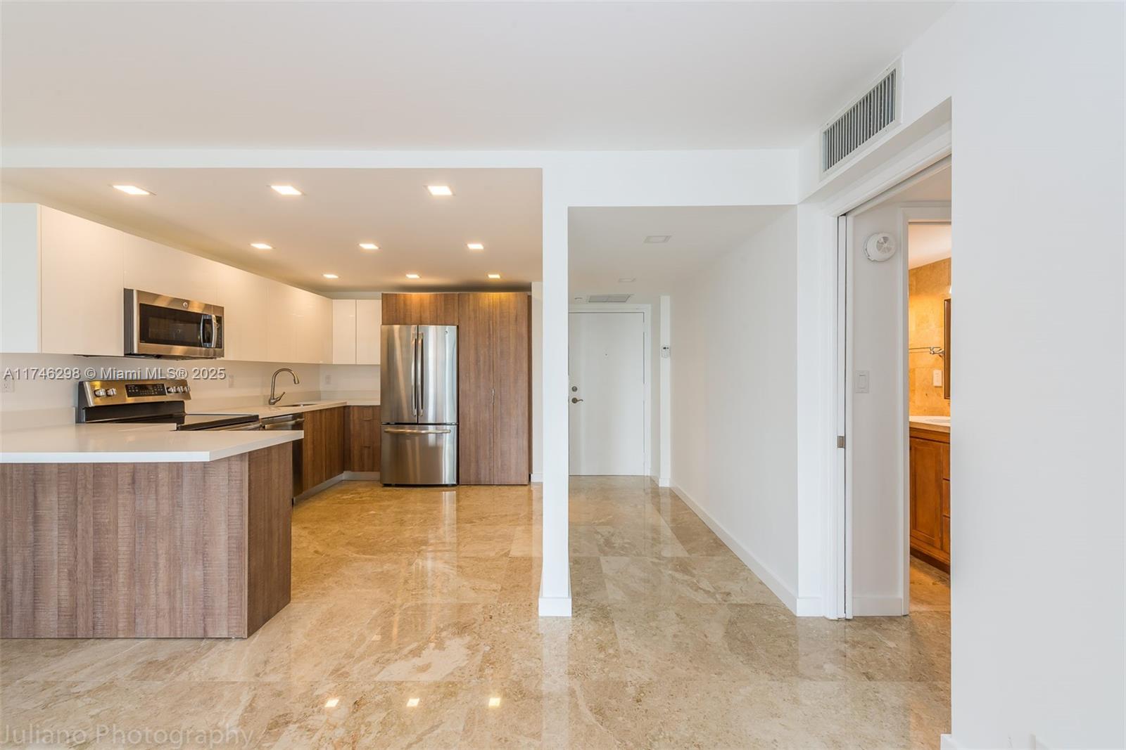 Rental Property at 1901 Brickell Ave B912, Miami, Broward County, Florida - Bedrooms: 2 
Bathrooms: 2  - $3,800 MO.