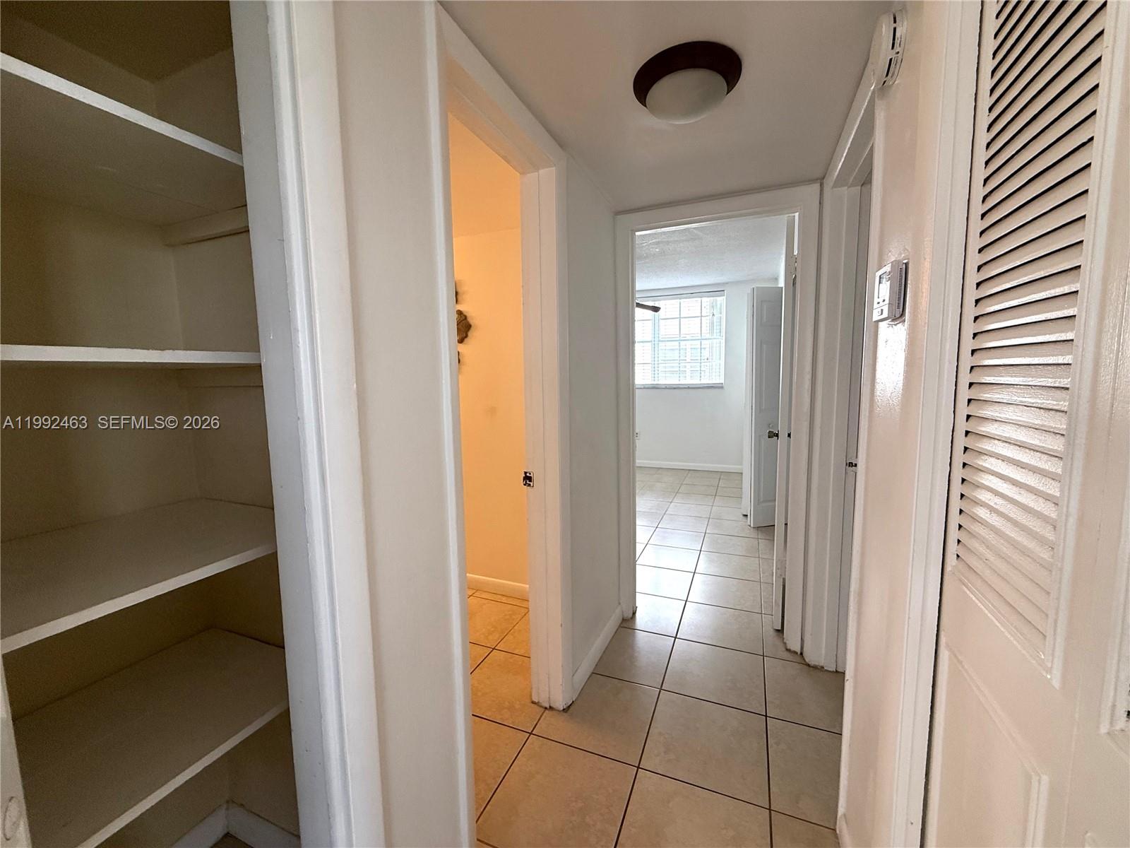 NO BAY WHITE HOUSE NO 3 C - Residential