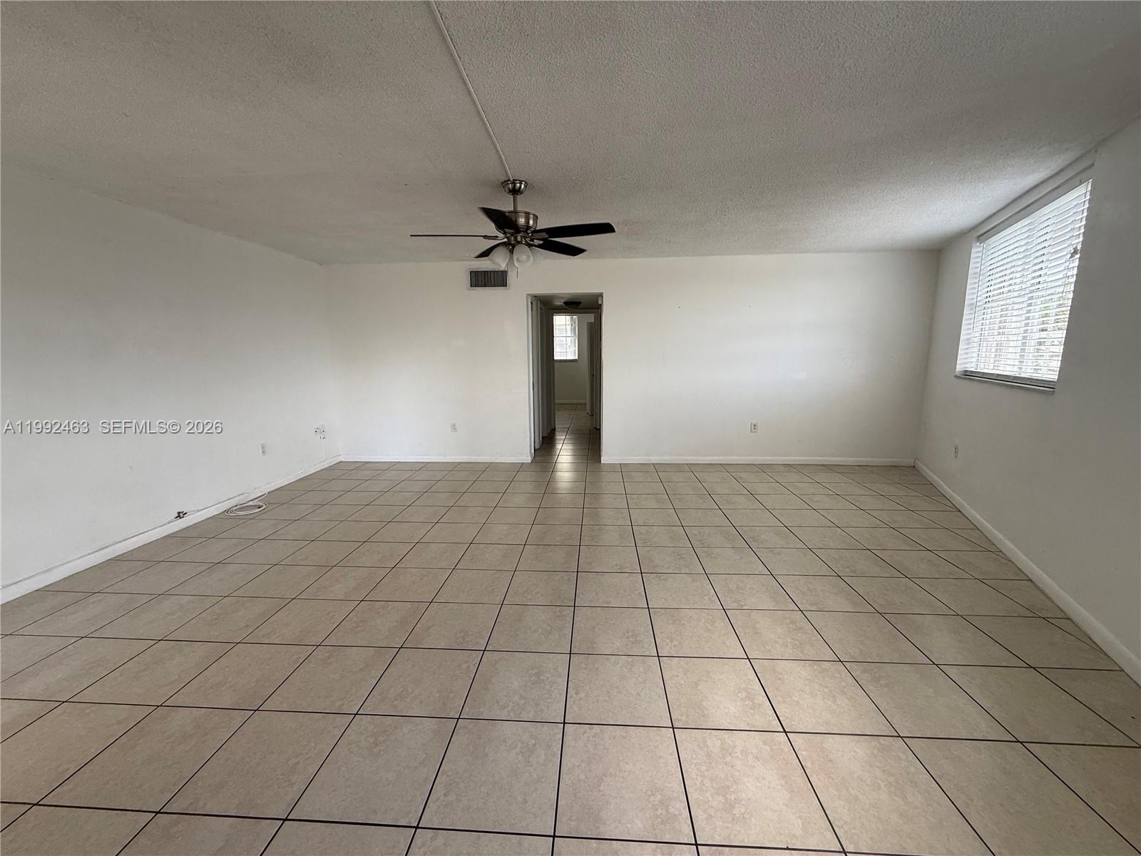 NO BAY WHITE HOUSE NO 3 C - Residential