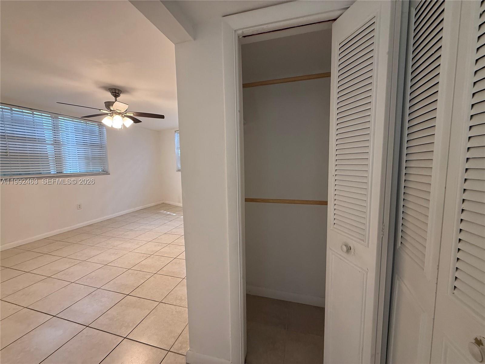 NO BAY WHITE HOUSE NO 3 C - Residential