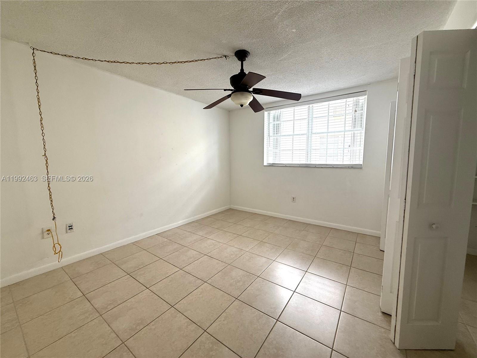 NO BAY WHITE HOUSE NO 3 C - Residential